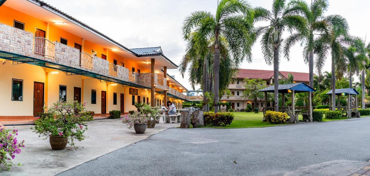 Pn Gold Resort Bangsaen Екстериор снимка